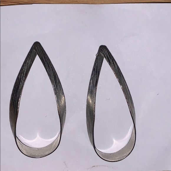 Tear-shaped earrings - Picture 1 of 2
